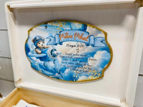 TRUSOU CUTIE LEMN "URSULETUL MATIAS IN AVION"
