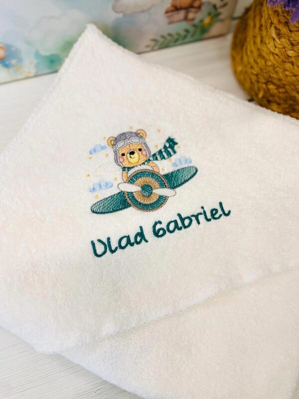 TRUSOU BAIETEL "URSULETUL VLAD IN AVION"