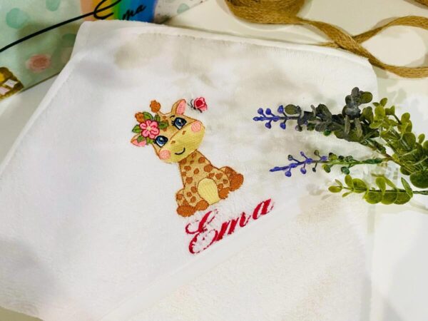 TRUSOU FETITA "GIRAFA EMA"