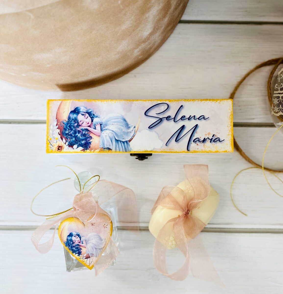 TRUSOU CUTIE CATIFEA "SELENA-FETITA PE LUNA" - imagine 4